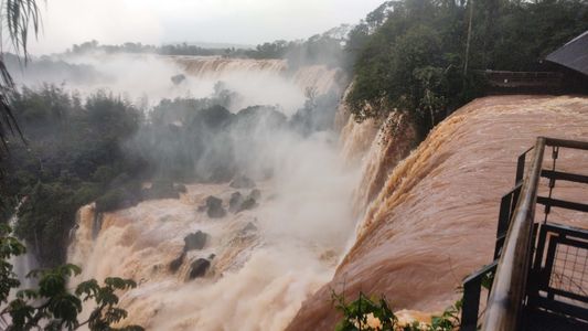Tras una breve apertura, vuelven a cerrar las Cataratas del Iguazú por la inmensa crecida del río