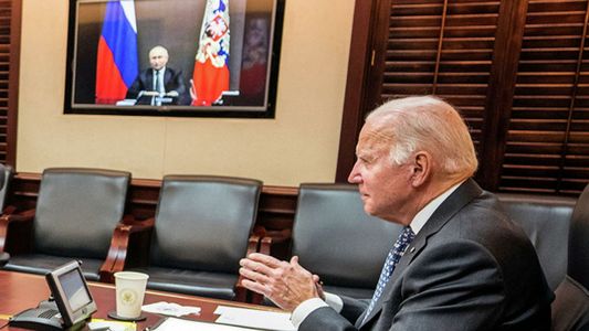 Ucrania: Joe Biden lanzó una advertencia virtual contra Vladimir Putin