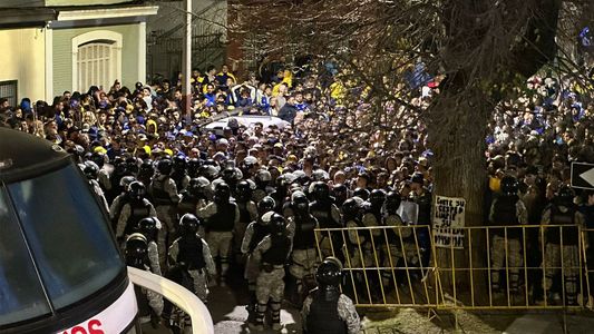 Graves incidentes entre los hinchas de Boca y la Policía en la previa contra Nacional