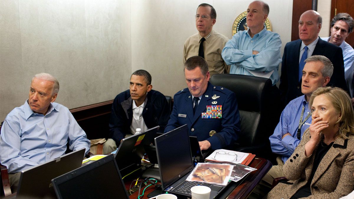 El presidente Obama y su gabinete ven en directo la operación final sobre Osama Bin Laden. (foto: Gentileza NBC News)