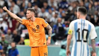 Wout Weghorst marcó dos goles en el partido contra Argentina y luego se ganó el bobo de Lionel Messi (Foto: archivo). Wout Weghorst marcó dos goles en el partido contra Argentina y luego se ganó el bobo de Lionel Messi (Foto: archivo).