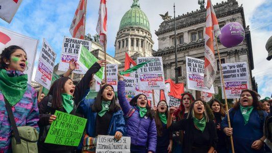 Legalización del aborto: el 8 de agosto se votará la ley en el Senado, pero antes se viene el debate por las comisiones que van a tratarlo