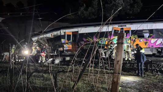 Dos nuevos accidentes de trenes en España dejaron varios heridos y la muerte de un maquinista