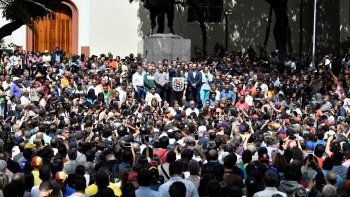 Crece la tensión en Venezuela: Maduro desafía a EE.UU. y Guaidó llama a mantener la movilización en las calles