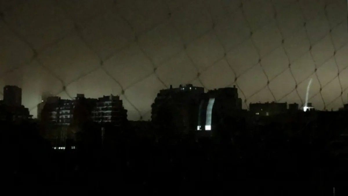 La interrupción del servicio eléctrico afectó a varios barrios porteños durante los festejos del Año Nuevo.&nbsp;