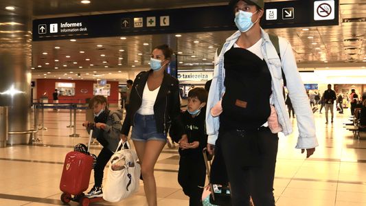 Pampita regresó al país tras sus vacaciones en el Caribe