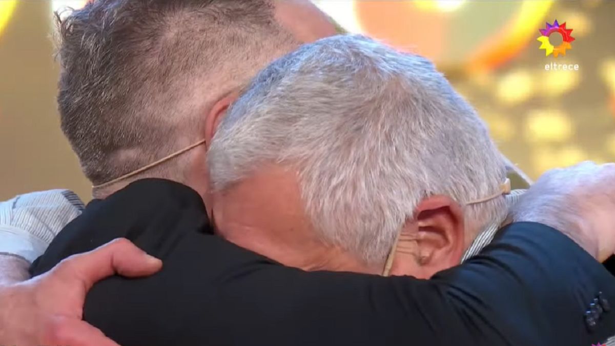 Abrazo y llanto: el gesto de un participante de Los 8 escalones del millón que emocionó a todos