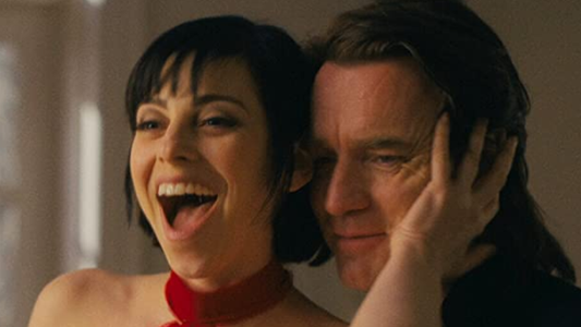 En Netflix está la historia real plagada de lujuria y excesos para ver lejos de los niños