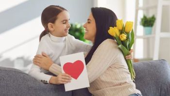 Día de la Madre: las mejores frases y mensajes para dedicar este 20 de octubre.