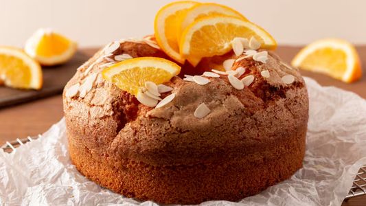 Bizcochuelo de naranja casero: la receta que acompañará los mates de cada tarde