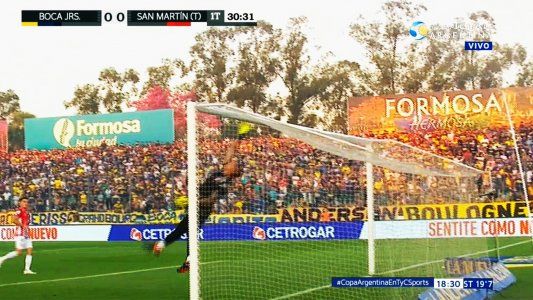 Era un golazo: Benedetto tuvo el primero para Boca y el travesaño se lo negó