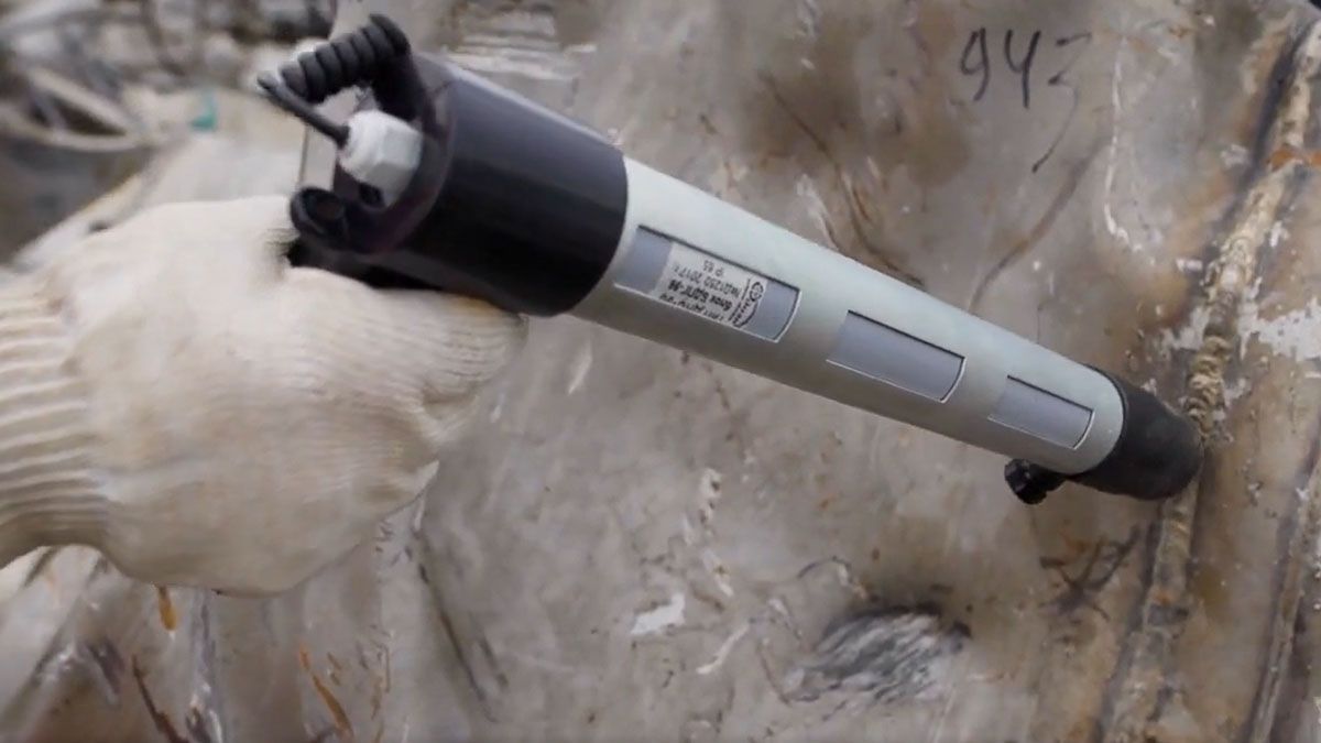 Medidores de radioactividad permitieron hallar la cápsula de Cesio 137 al costado de una ruta australiana (Foto: gentileza Sidney Times).