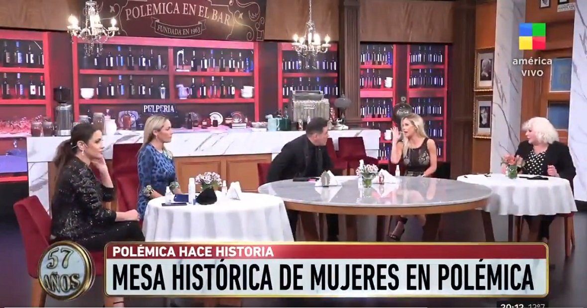 ¡Sólo mujeres! Mesa histórica y a puro debate en Polémica en el bar