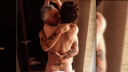 Caliente foto de Andrea Rincón con su novio... ¡Desnudos!