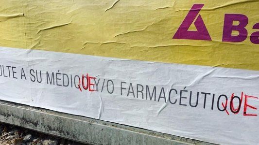 Intervienen carteles de la vía pública para que estén escritos en lenguaje inclusivo