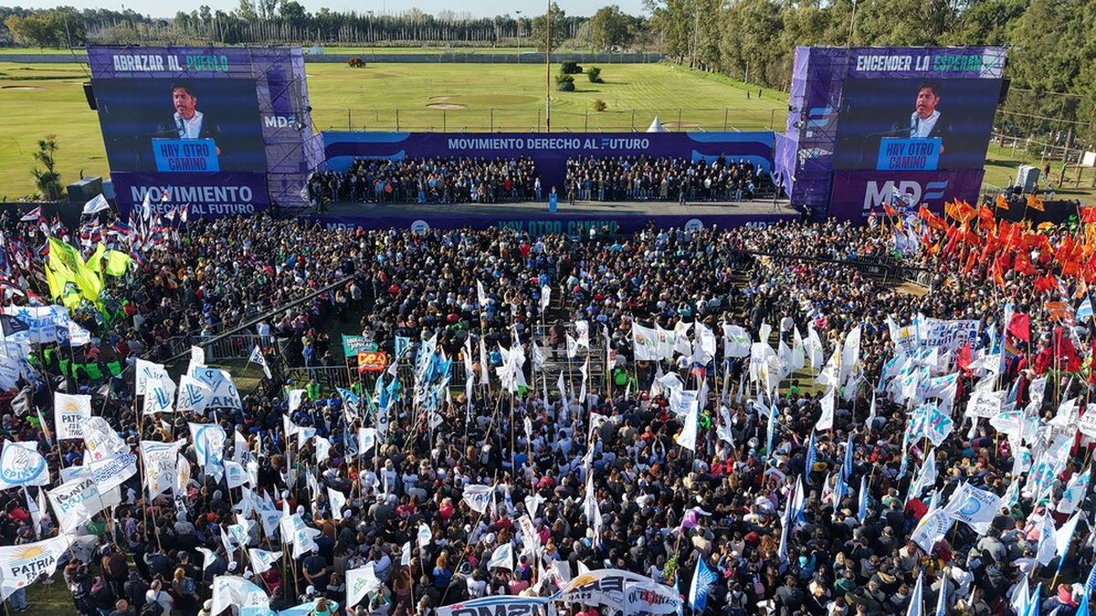 Una multitud acompa&ntilde;&oacute; al gobernador bonaerense en el camping del gremio UPCN en La Plata.