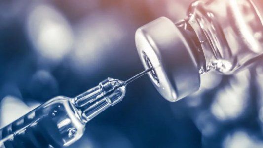 La Comisión Europea revela el contrato con AstraZeneca y amenaza con trabar la exportación de vacunas