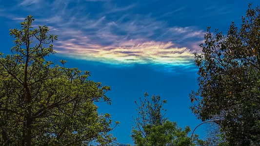 Una extraña nube de colores sorprendió al AMBA y se hizo viral