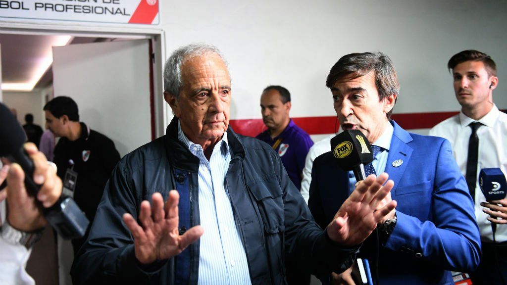 DOnofrio negó que las entradas de River de los barras se las haya dado el club y no quiere que Angelici lo traicione