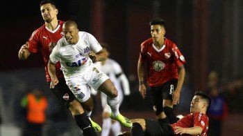 Copa Libertadores: La Conmebol decidió esperar hasta mañana para comunicar el fallo Independiente-Santos