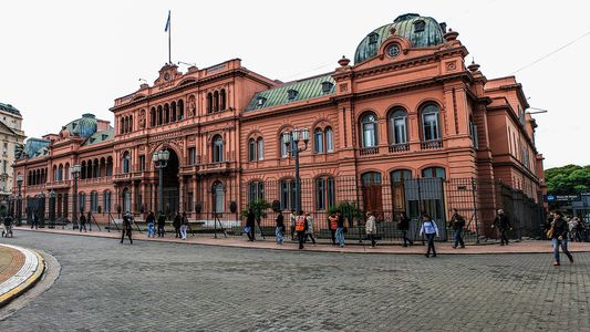 La carga de la deuda soberana argentina es la de mayor crecimiento en el mundo
