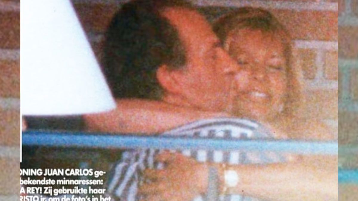 En 1994, besos apasionados del rey Juan Carlos de Espa&ntilde;a con la vedette B&aacute;rbara Rey. Las fotos las tom&oacute; el hijo de la mujer y estuvieron ocultas hasta ahora.&nbsp; (Foto: Gentileza Priv&eacute;)
