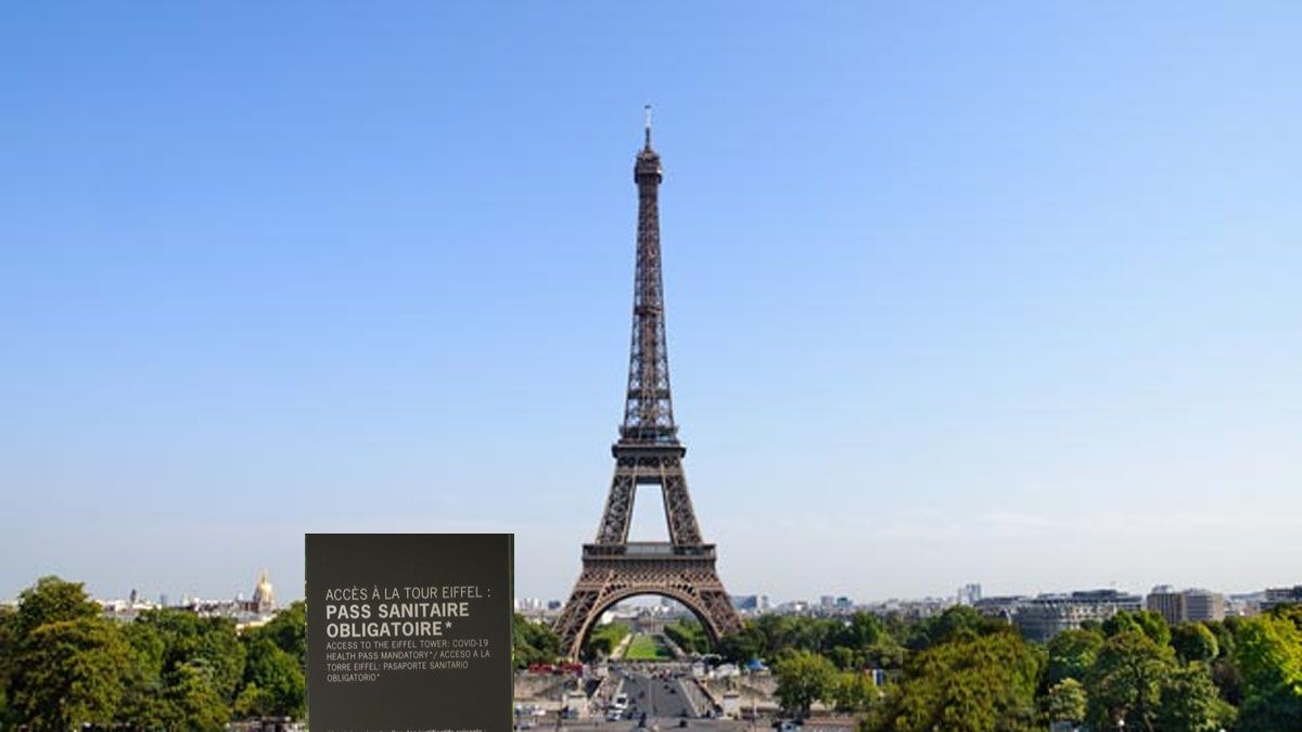 París: En la plaza del Trocadero, camino a la torre Eiffel, se advierte que solo se puede subir con el pase sanitario (Foto: archivo)