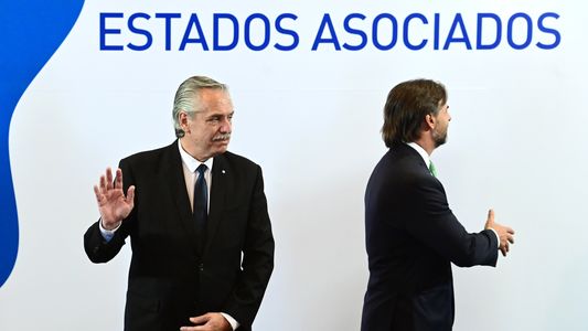 Alberto Fernández asumió la presidencia del Mercosur y cruzó a Lacalle Pou: El camino no es el que proponés