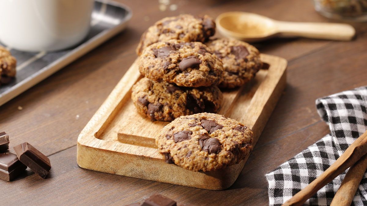 Cómo preparar cookies de avena con chips de chocolate en casa, paso a paso