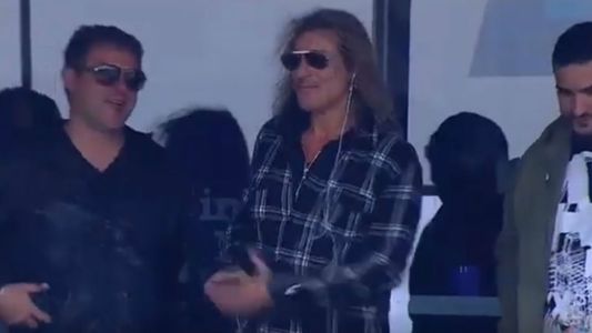 Claudio Caniggia alentó a Diego Maradona en su debut como DT de Gimnasia de La Plata