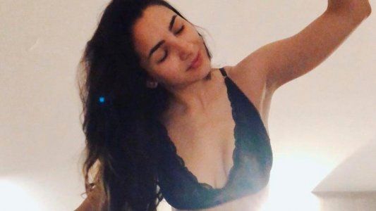 Thelma Fardin festejó su cumpleaños bailando en ropa interior