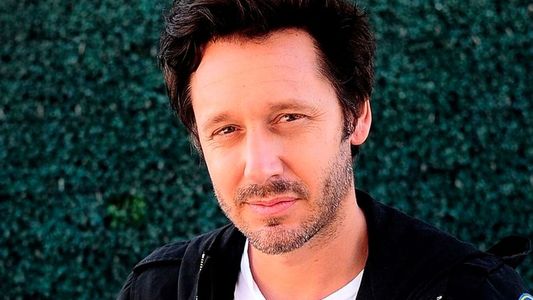 La foto más tierna de Benjamín Vicuña en la cama