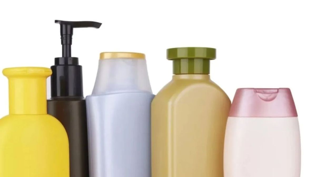 No tires las botellas de shampoo vacías en tu casa