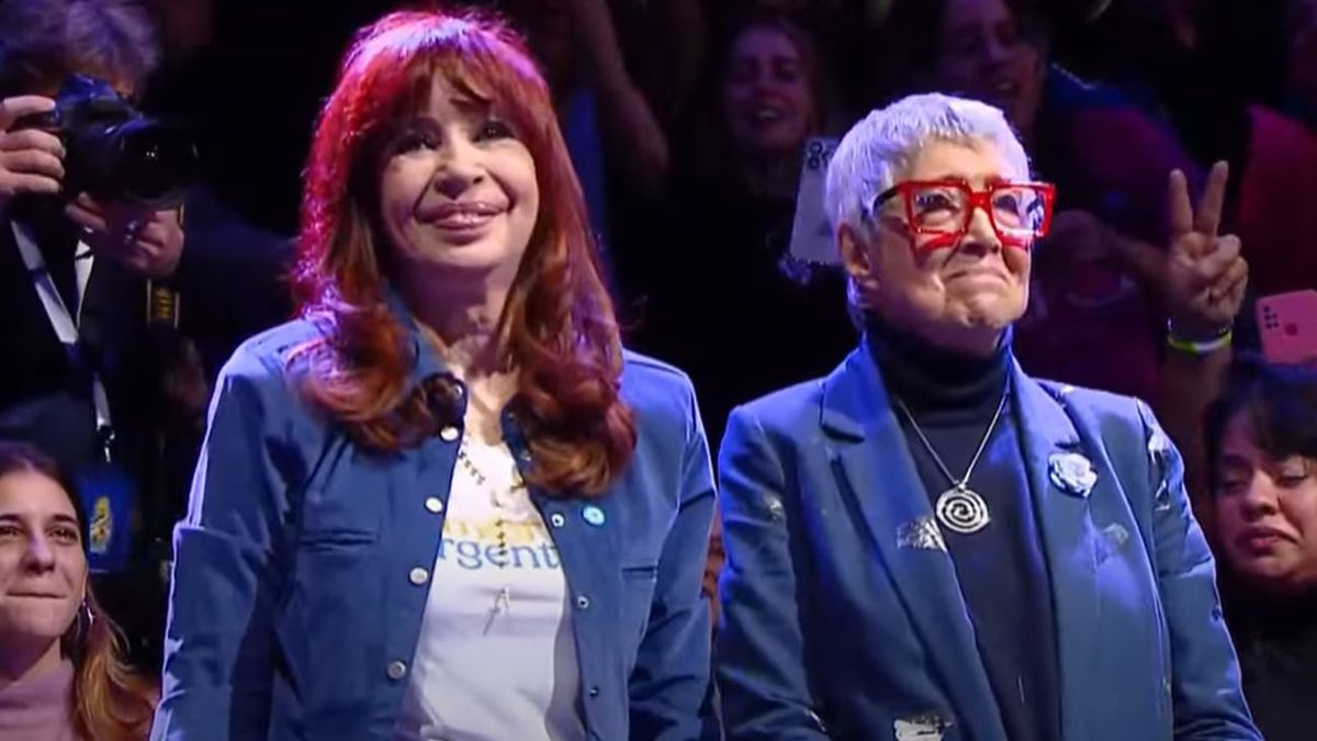 Cristina Kirchner reaparece y encabeza un acto en Retiro