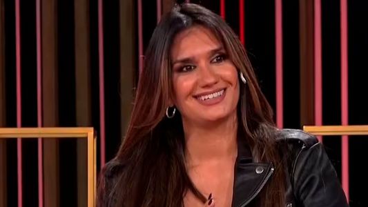 El mal momento de Momi Giardina sobre el escenario: el vestuario le jugó una mala pasada y dejó un pecho la descubierto