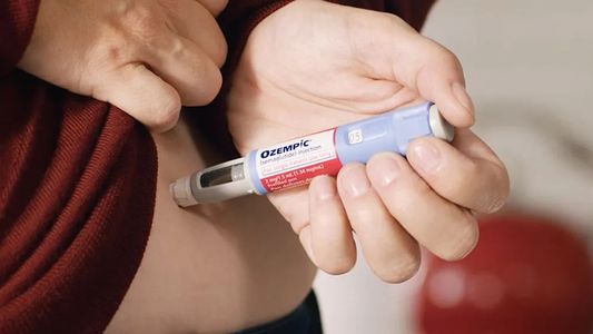 Revelan los riesgos y beneficios secundarios de la droga que usan los famosos para adelgazar