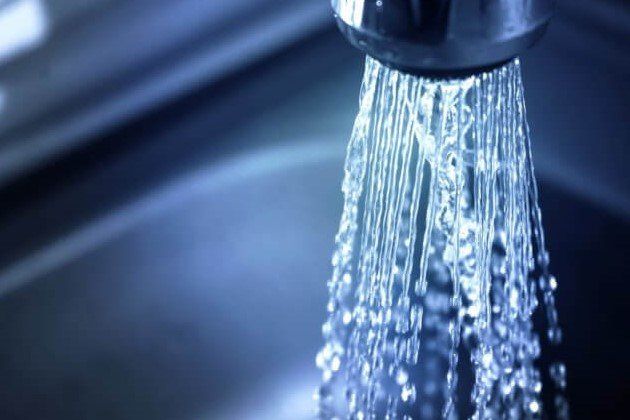 Ante los reclamos por el olor y el sabor del agua, AySA afirmó: De ninguna manera afectan la potabilidad