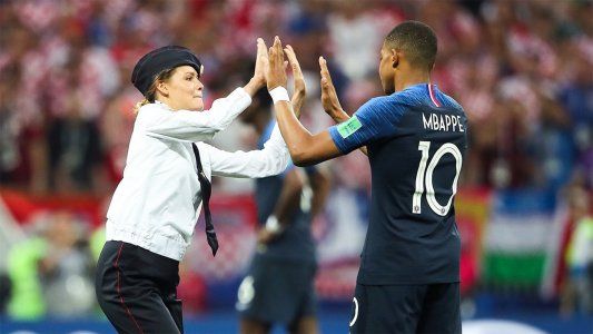 “Pussy Riot”: quiénes son las cuatro mujeres que interrumpieron la final del Mundial