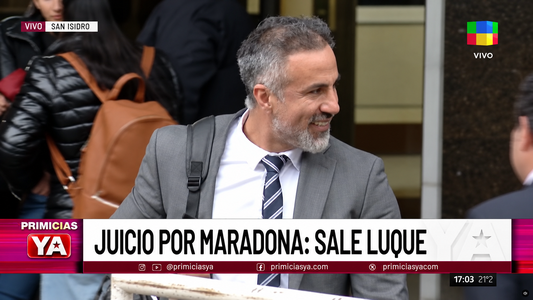 El polémico gesto del doctor Luque, acusado por la muerte de Maradona, en la puerta de los tribunales