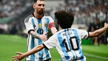 Habló el fanático chino que se metió en la cancha para abrazar a Lionel Messi, con duras críticas a la seguridad