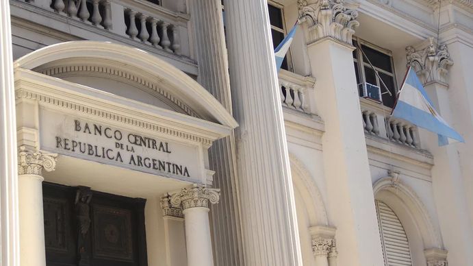 El Banco Central subió la tasa de interés a 44,5% para contener la inflación
