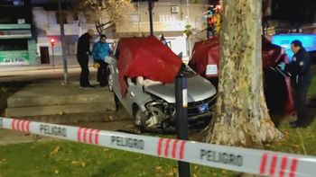 Accidente fatal: perdió el control, chocó contra un árbol y el final fue trágico