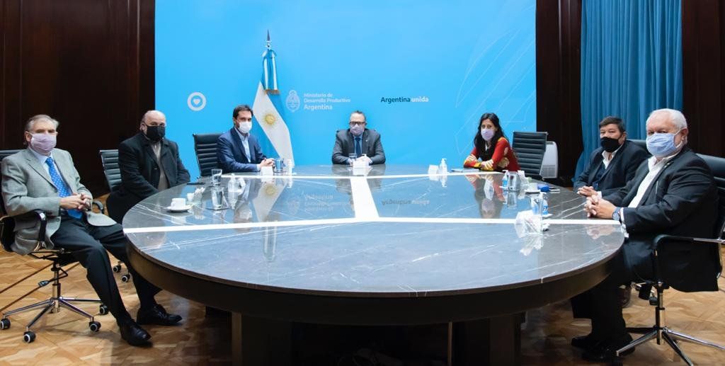 El Gobierno mantiene reuniones con diferentes eslabones de la cadena de la carne que buscan la reapertura de las exportaciones. 