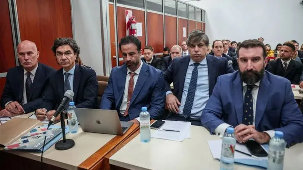 La enfermera declaró que Leopoldo Luque y Agustina Cosachov estaban a cargo del tratamiento de Maradona.