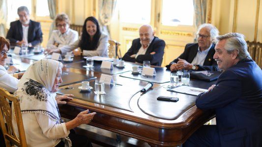 Más gestos: Alberto suspendió acto con militares y recibió a organismos de Derechos Humanos