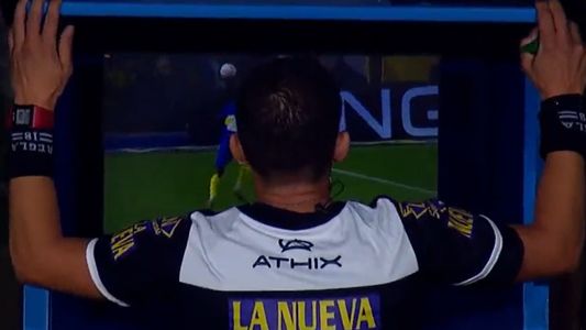¡Tembló el VAR! La Bombonera latió e hizo vibrar la imagen que estaba mirando el árbitro
