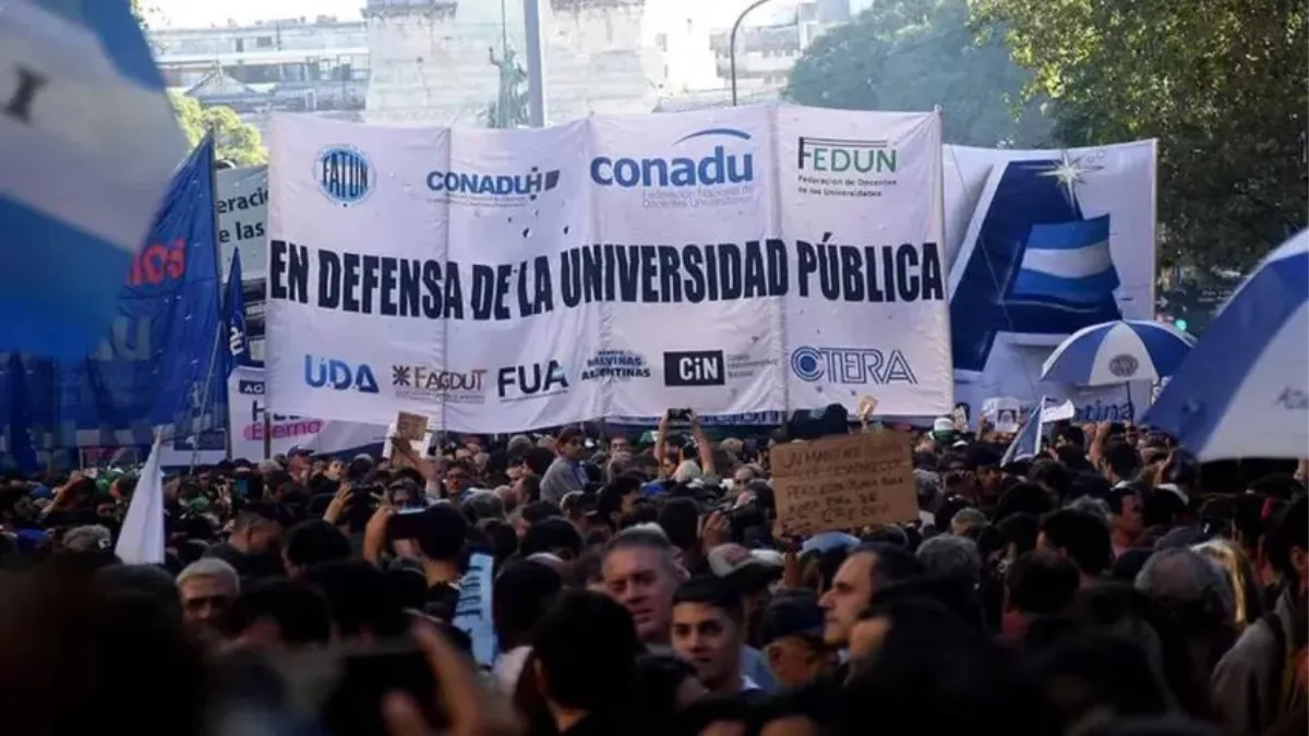 Encuesta: el 65% de la gente cree que diputados deberían rechazar el veto de Milei por las universidades