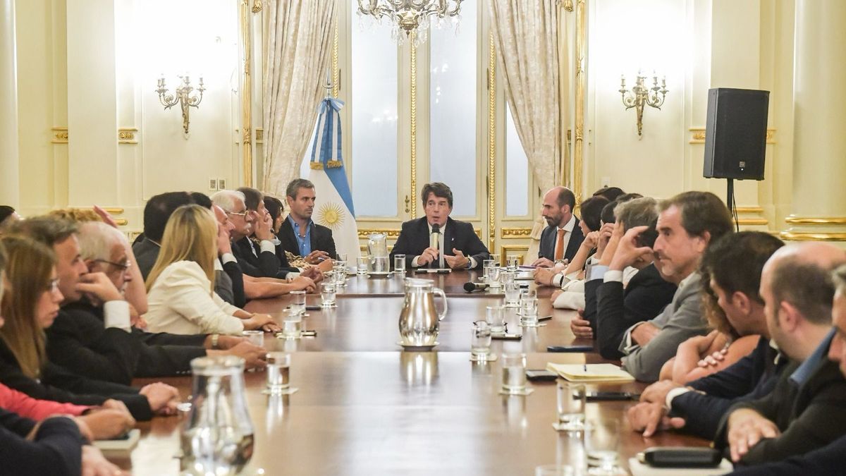 El jefe de gabinete Nicolás Posse reunió a los legisladores de Milei para insistir con la Ley Bases