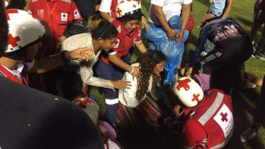 Muertos y heridos tras el brutal ataque de hinchas al micro del equipo rival