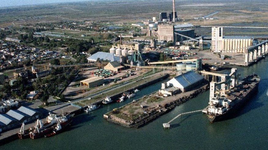 Por los mayores embarques de maíz, creció la exportación de granos desde el puerto de Bahía Blanca